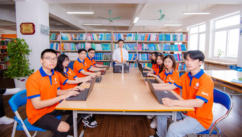 1004 laptop cho sinh vien nganh thuong mai dien tu1 1