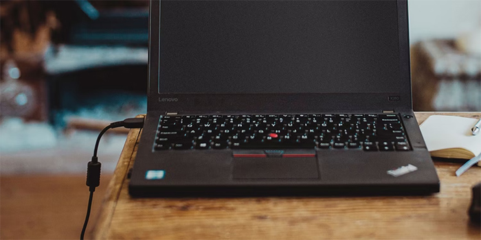 Cách khắc phục đơn giản khi laptop sạc không vào pin 1 1909 laptop sac khong vao pin 1 1