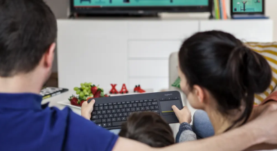 ban phim khong day logitech k400 plus den usb pinaa1 400x218 1