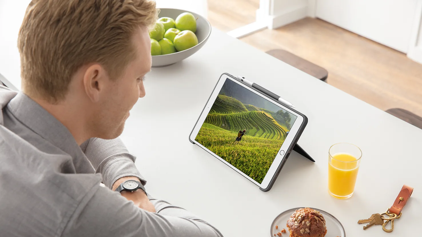 Bàn phím Logitech Combo Touch For IPAD 7TH/8TH/9TH GEN - Đen 7 Bàn phím Logitech Combo Touch For IPAD 7TH/8TH/9TH GEN - Đen - Ảnh 7