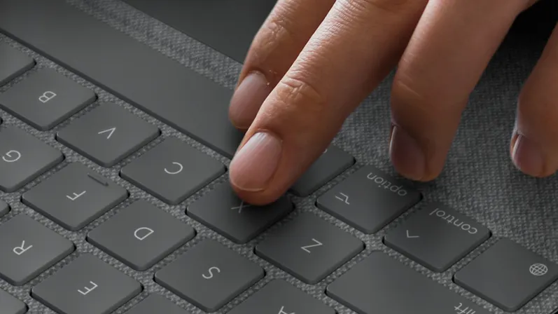 Bàn phím Logitech Combo Touch For IPAD 7TH/8TH/9TH GEN - Đen 18 logitech combo touch cho ipad chinh hang 4